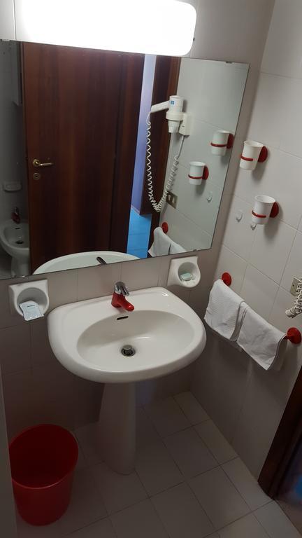Hotel Royal Garda (Verona) Quarto foto